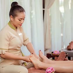 Couples treatment room(s), sauna, hot tub, steam room