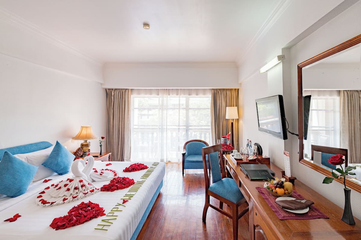 Minibar, värdeförvaringsskåp på rummet och individuell inredning