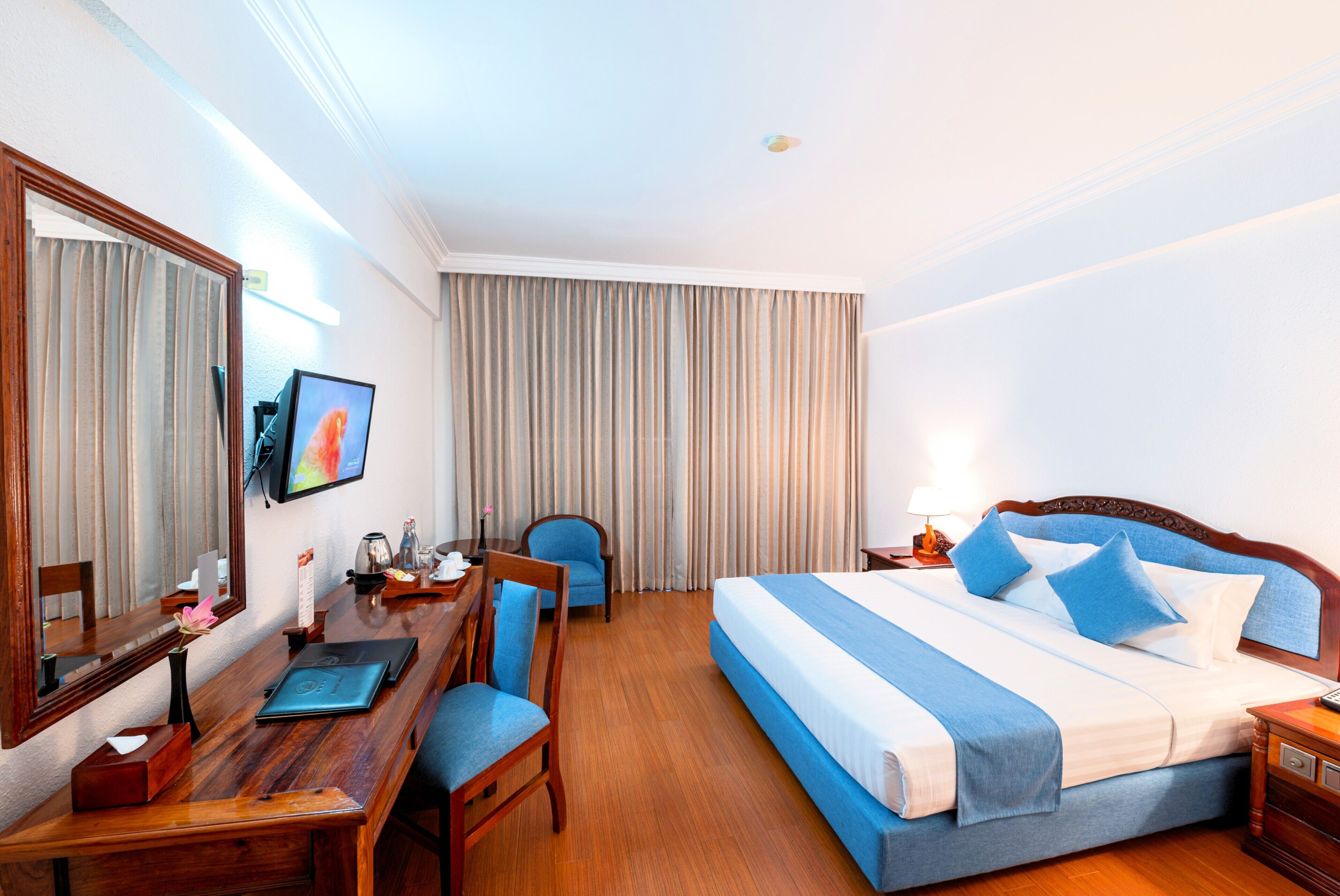 Superior Double Room, Balcony with City View | Minibar, in-room safe, individually decorated, individually furnished