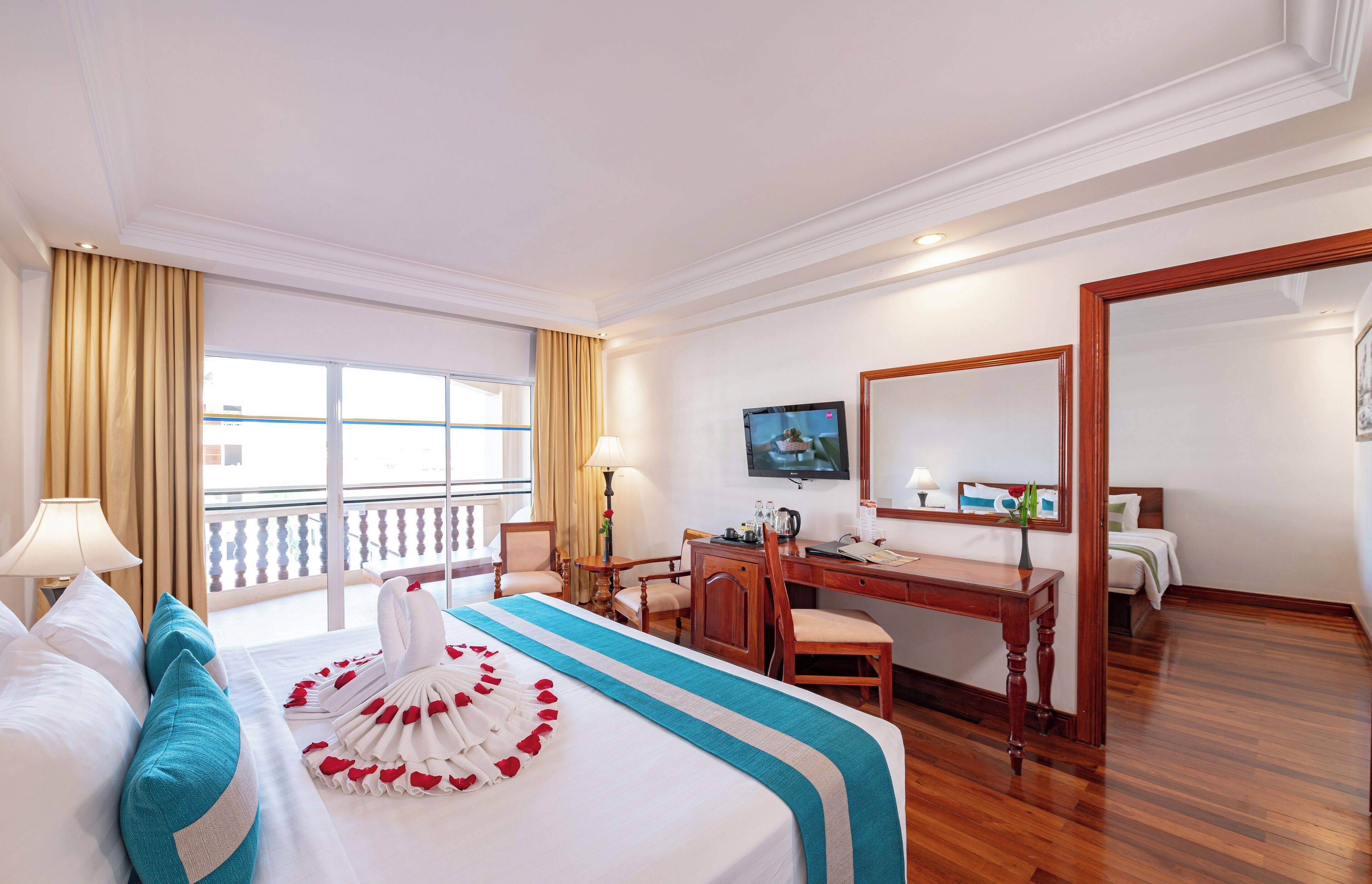 Premium Deluxe Family, InterConnecting with Balcony | Minibar, in-room safe, individually decorated, individually furnished
