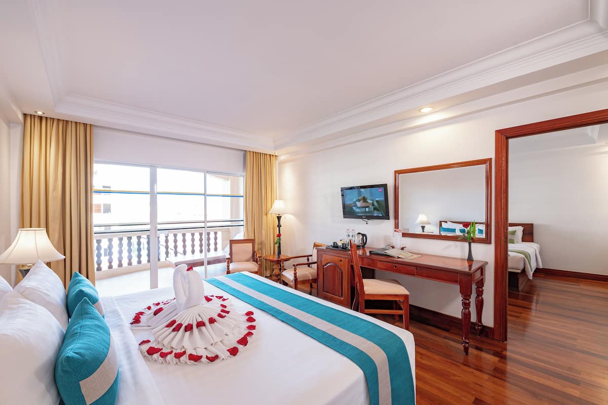 Premium Deluxe Family, InterConnecting with Balcony | Minibar, in-room safe, individually decorated, individually furnished