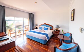 Somadevi Grand Suite, Living Room with Balcony