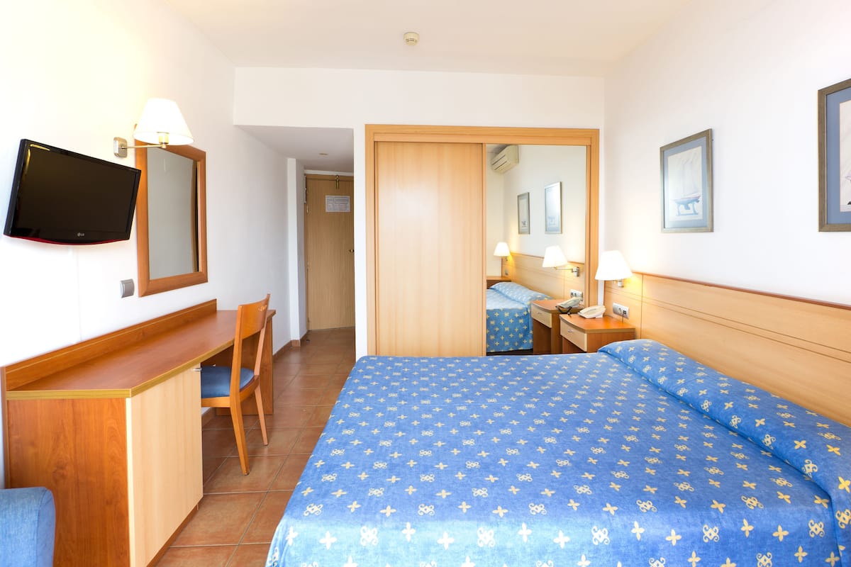 In-room safe, desk, free WiFi, bed sheets