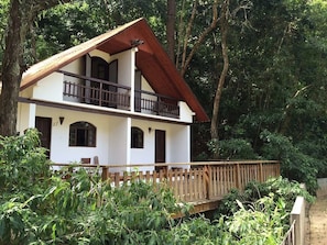 Chalet (Zug) | Premium bedding, desk, WiFi, bed sheets