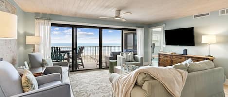 Condo, 3 Bedrooms | Living area