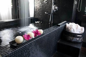 Presidential Suite | Deep soaking bathtub - VdBNEXT (Catania)