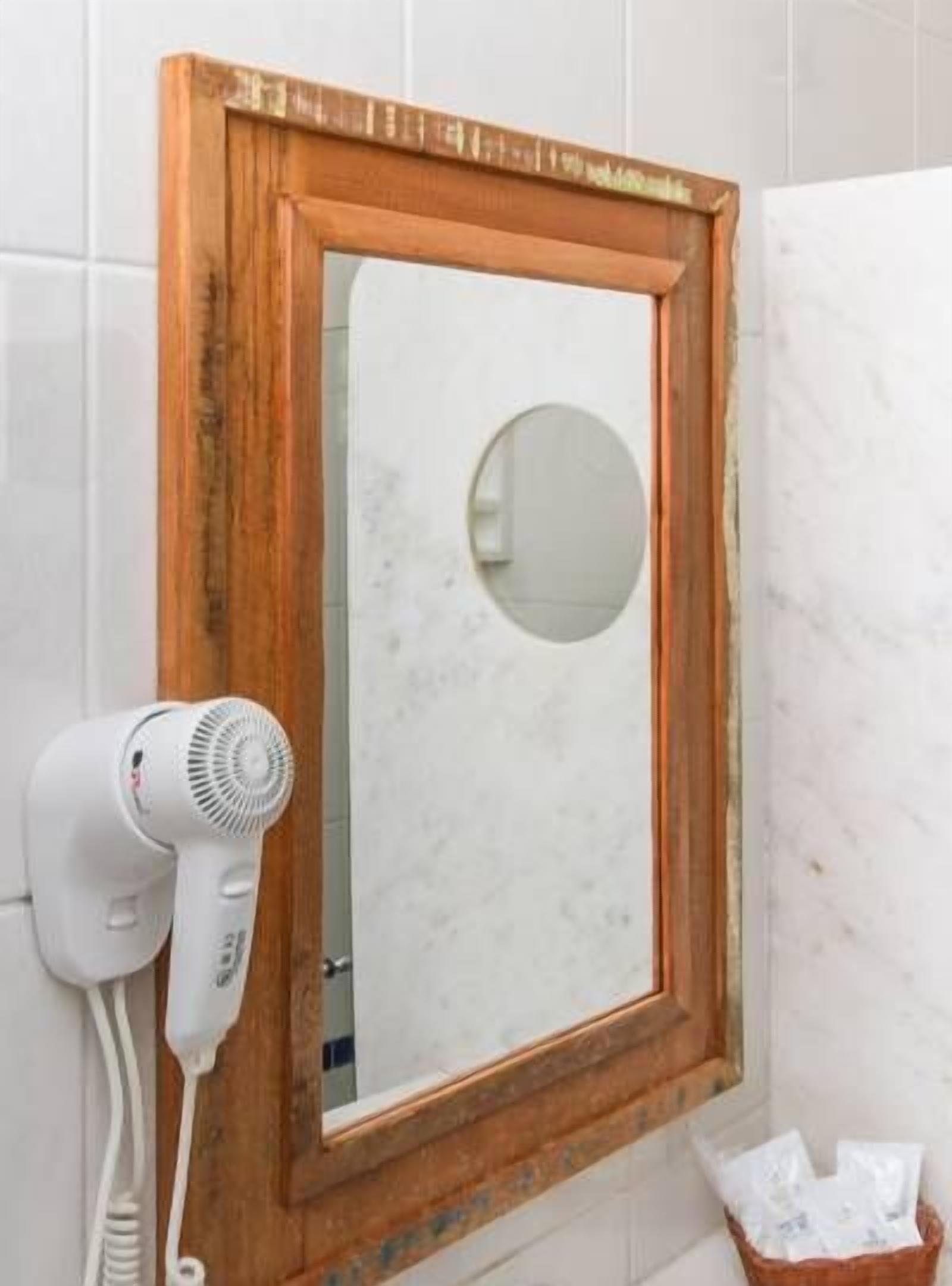 standard triple room | bathroom | shower, free toiletries, hair dryer, towels