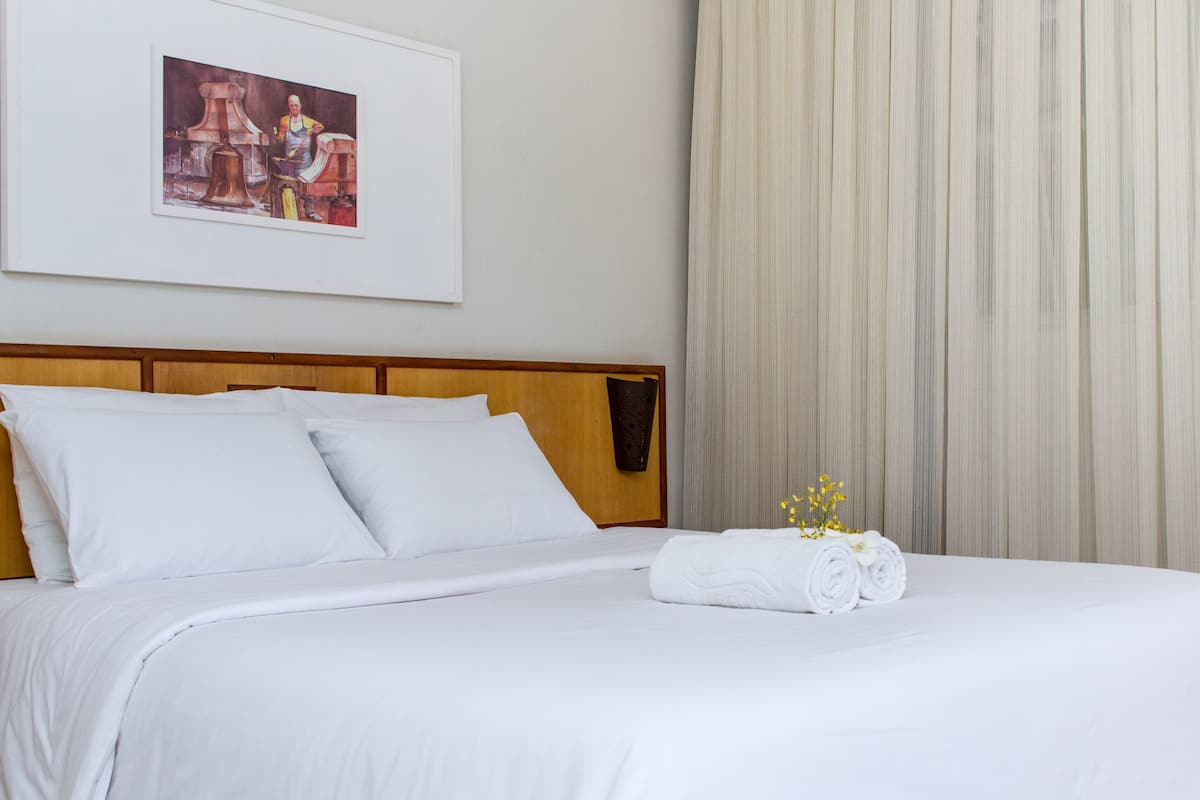 standard double room | living area | lcd tv