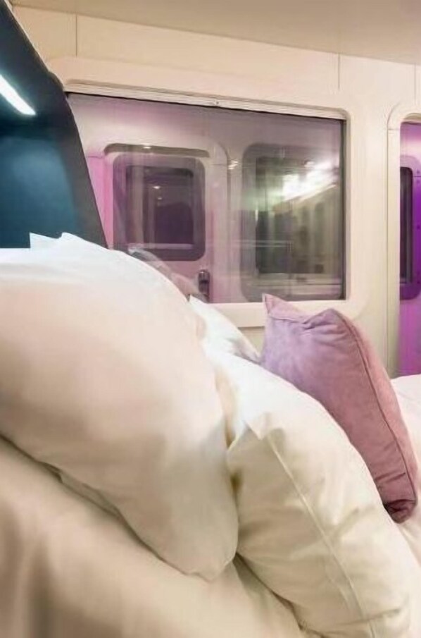Premium Cabin | Hypo-allergenic bedding, desk, iron/ironing board, free WiFi