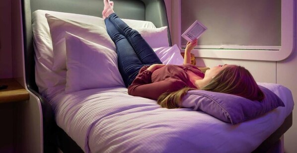 Literie hypoallergénique, bureau, fer et planche à repasser