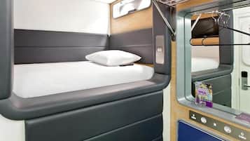 Hypo-allergenic bedding, desk, iron/ironing board, free WiFi