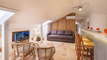 Loft Confort | Zona de estar | Una televisión LCD