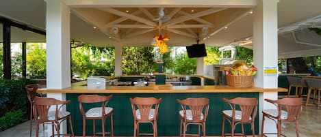 Poolside bar