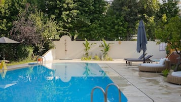 Outdoor pool, pool umbrellas, sun loungers