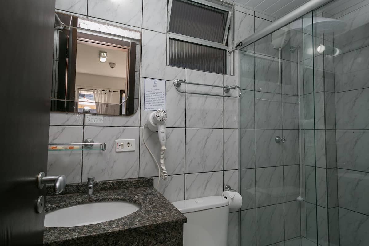 deluxe twin room, 2 single beds, pool view | bathroom | shower, free toiletries, hair dryer, towels