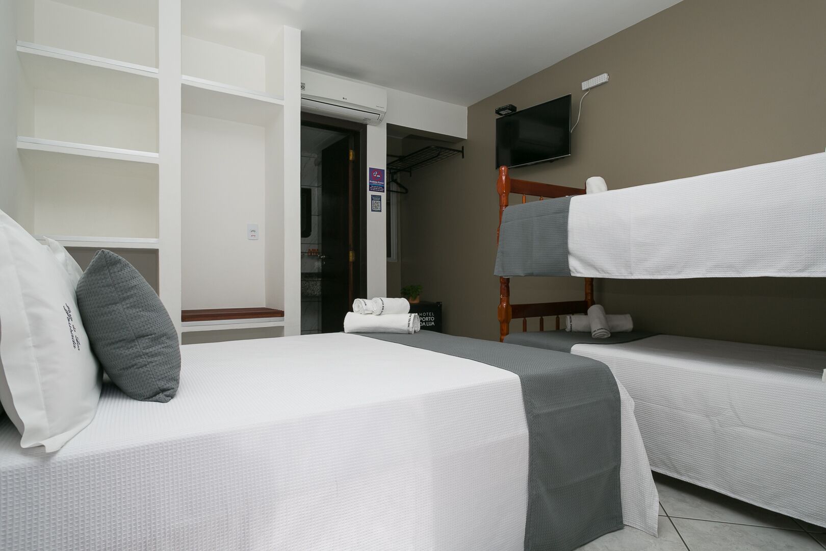 deluxe quadruple room | 1 bedroom, minibar, in-room safe, free wifi