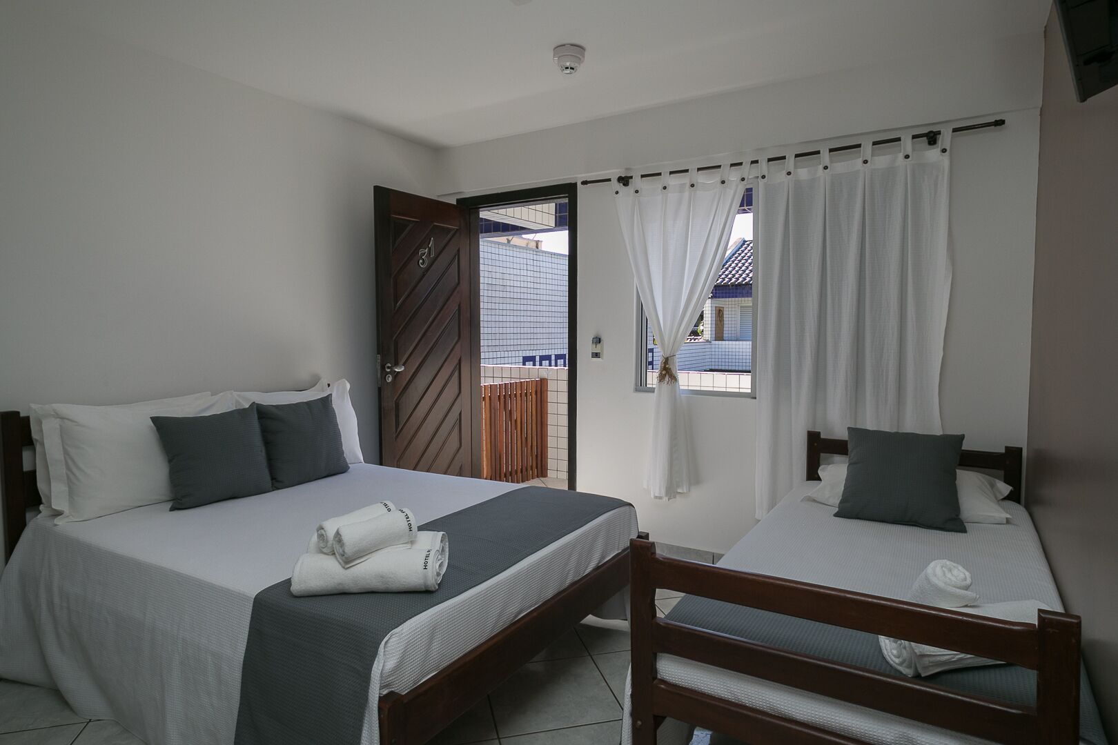 deluxe triple room | 1 bedroom, minibar, in-room safe, free wifi