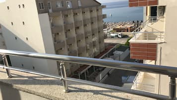 Family Room, Balcony | Balcony