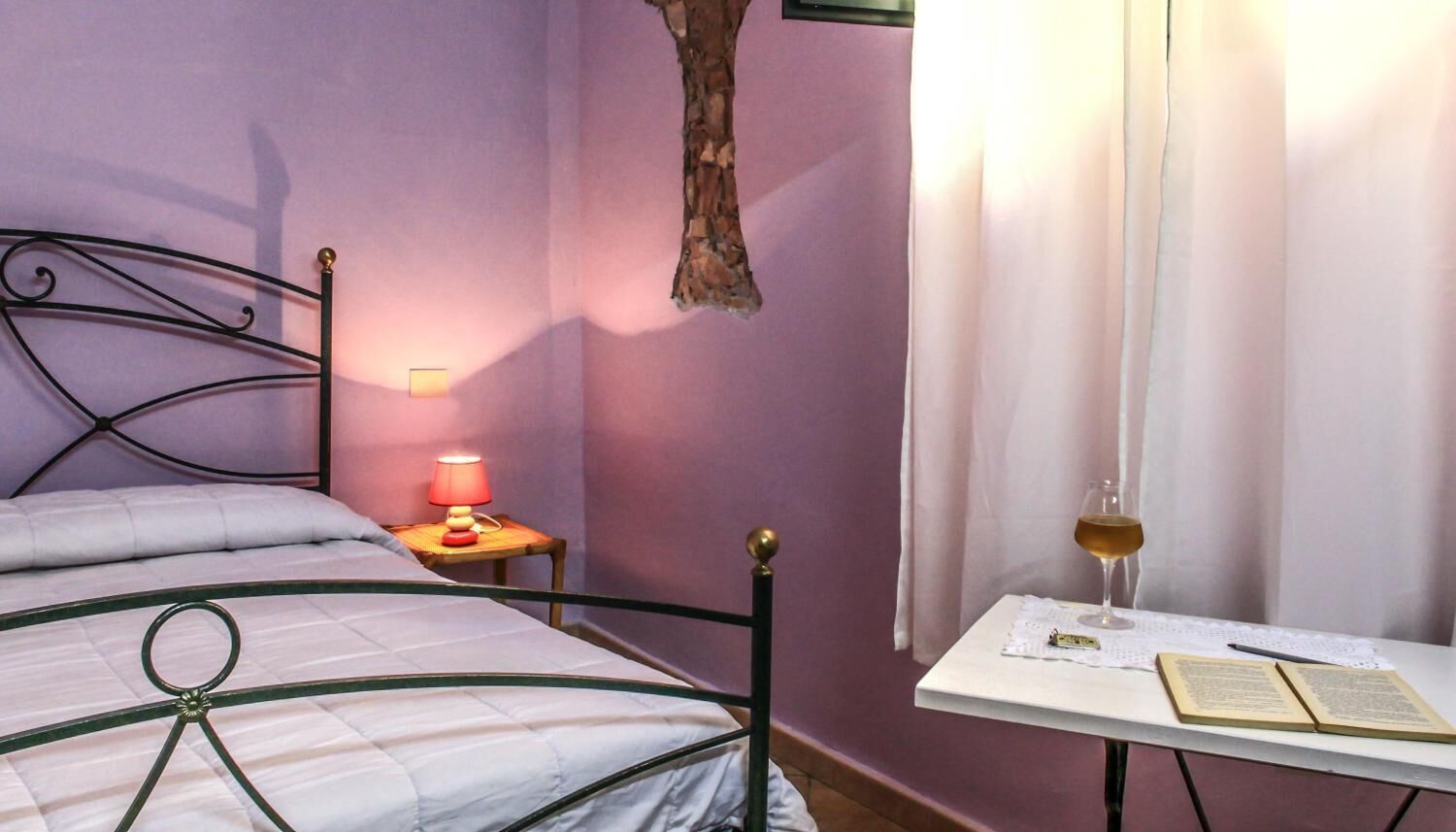 desk, cots/infant beds, rollaway beds, free wifi