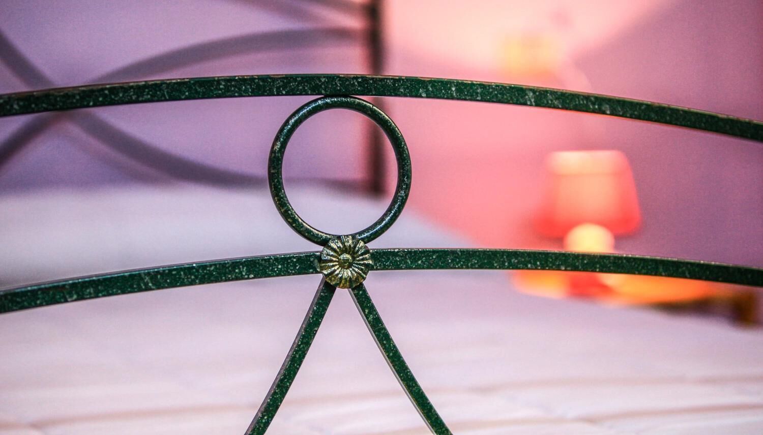 desk, cots/infant beds, rollaway beds, free wifi