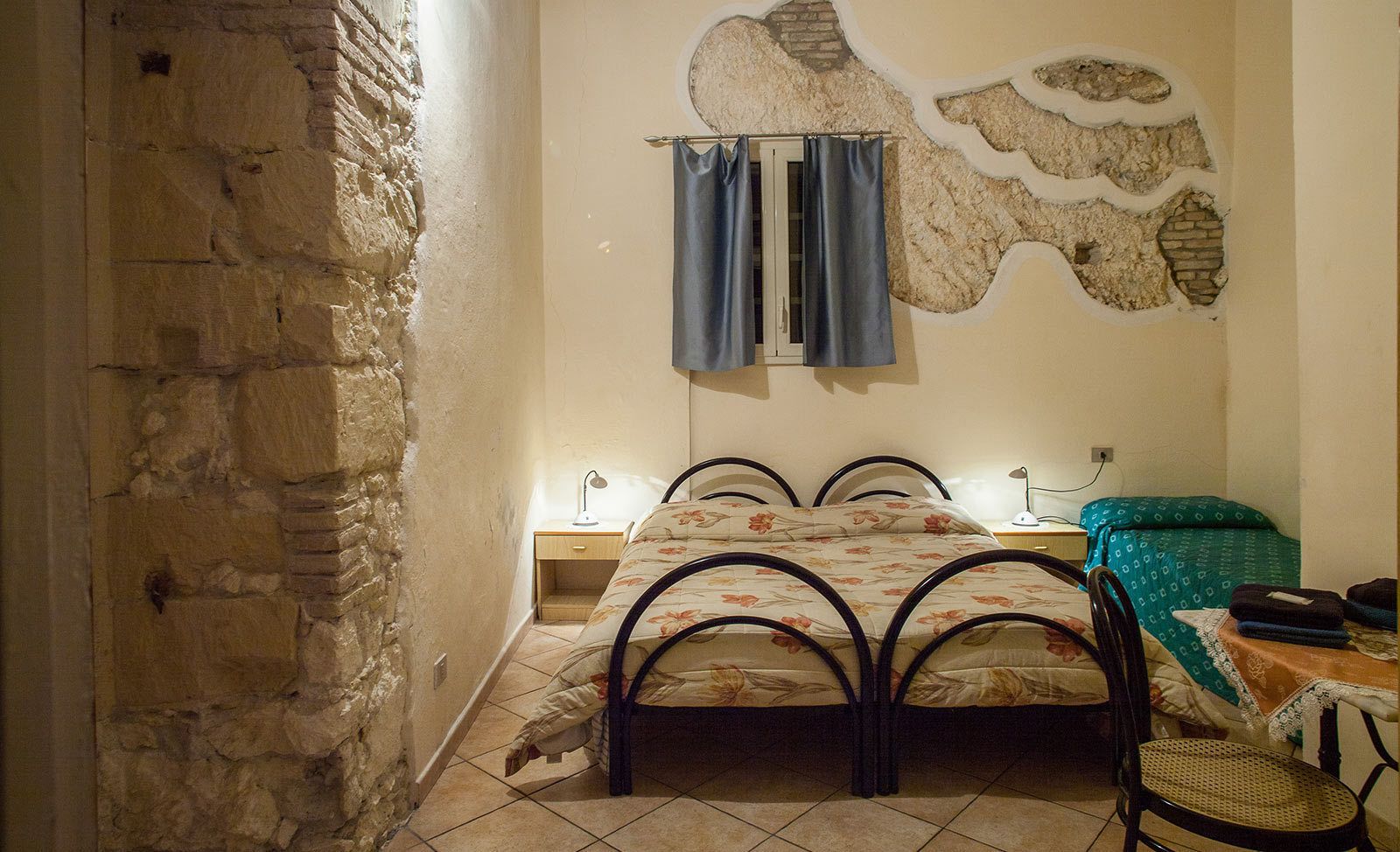 desk, cots/infant beds, rollaway beds, free wifi