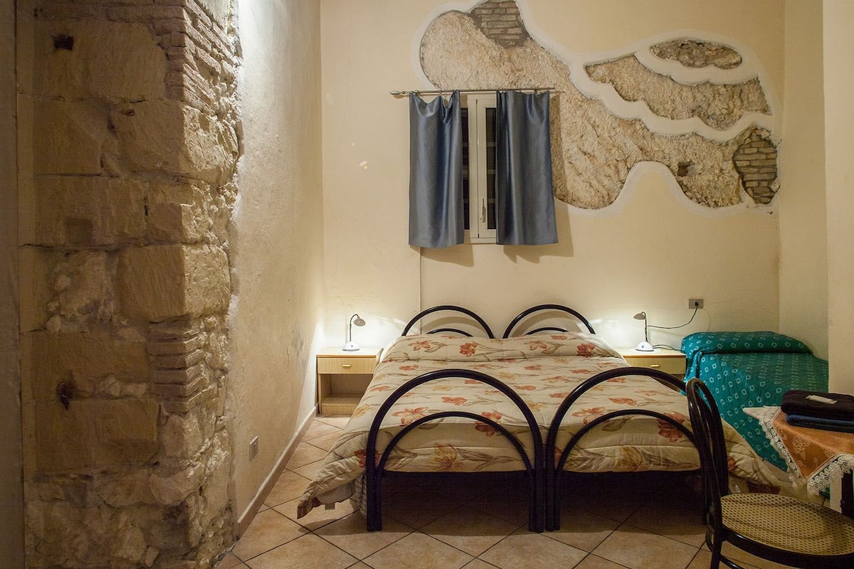 desk, cots/infant beds, rollaway beds, free wifi