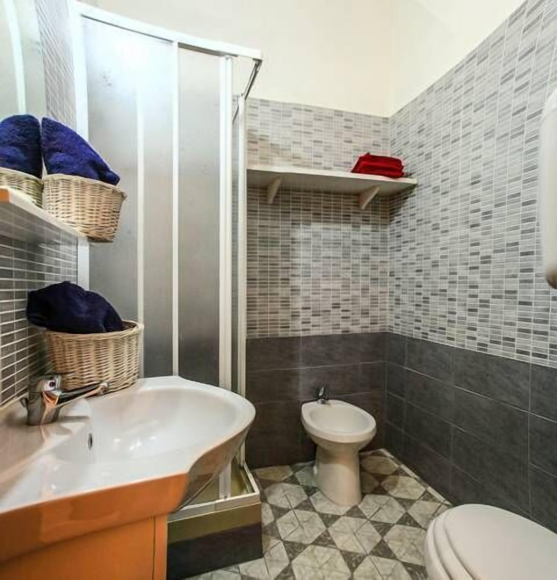 desk, cots/infant beds, rollaway beds, free wifi