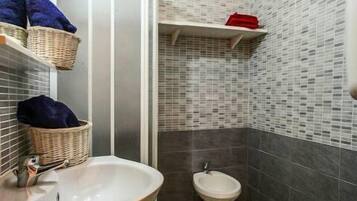 Schreibtisch, Babybetten, Zustellbetten, kostenloses WLAN