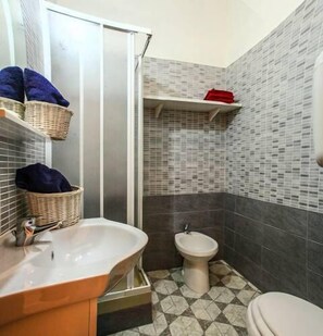 Desk, cribs/infant beds, rollaway beds, free WiFi - Aurora (Cagliari)