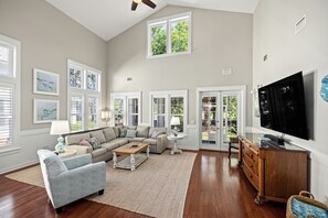 House, 3 Bedrooms | Living area | Smart TV, DVD player