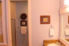 House, 3 Bedrooms | Bathroom
