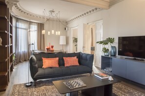 Luxury Suite, 5 Bedrooms, City View | Living room | Flat-screen TV, tablet, Netflix - Casagrand Luxury Apartments Barcelona (Barcelona)