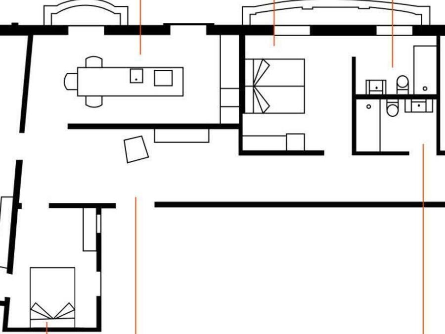 Plano de planta de un hotel con varias habitaciones, un pasillo central y un comedor.