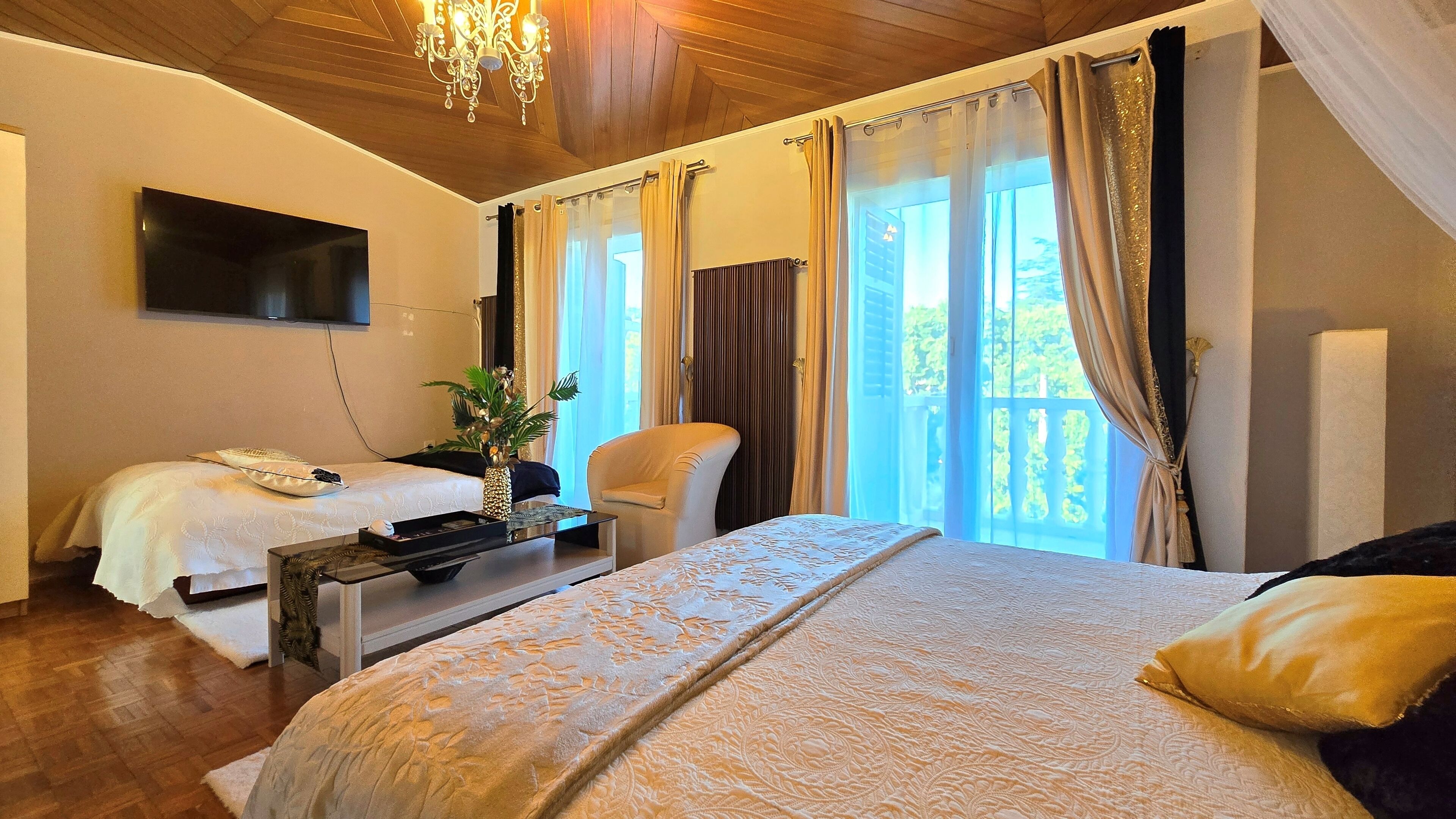 Deluxe Room, Terrace, Sea View | Desk, WiFi (free), bed sheets