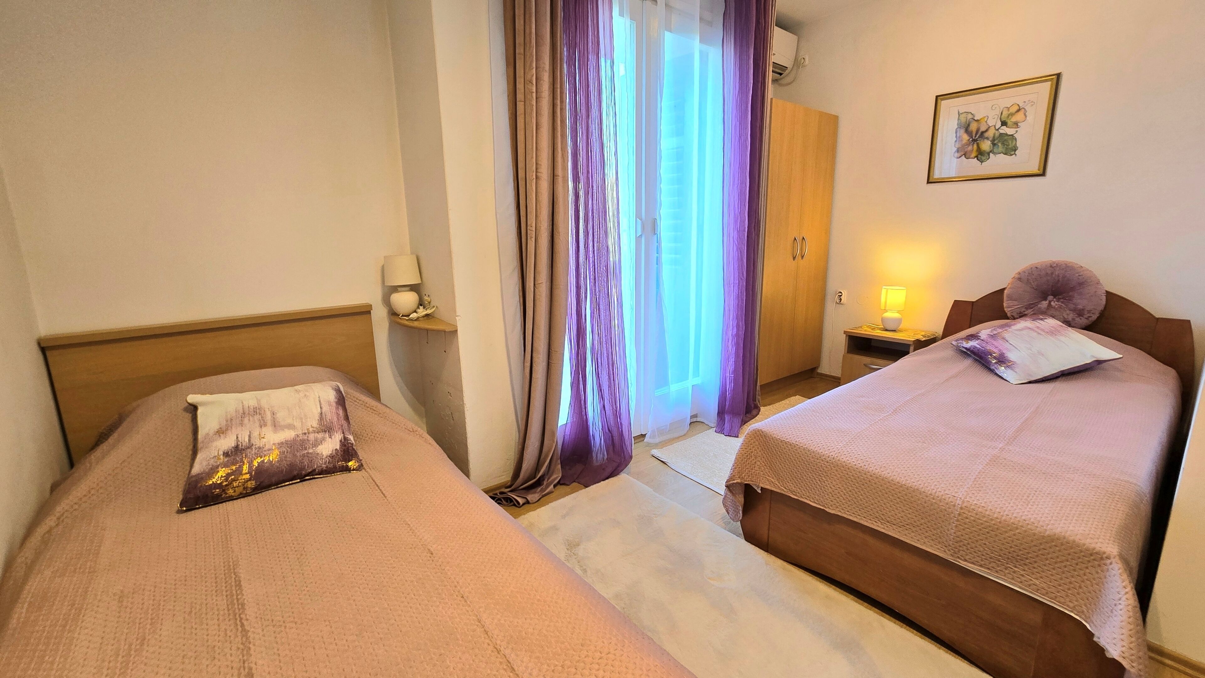 Twin Room, Balcony | Desk, free WiFi, bed sheets