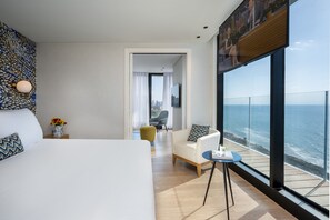 Minibar, coffres-forts dans les chambres, bureau, chambres insonorisées