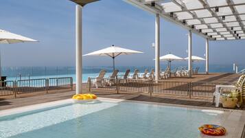 Kolam renang outdoor musiman