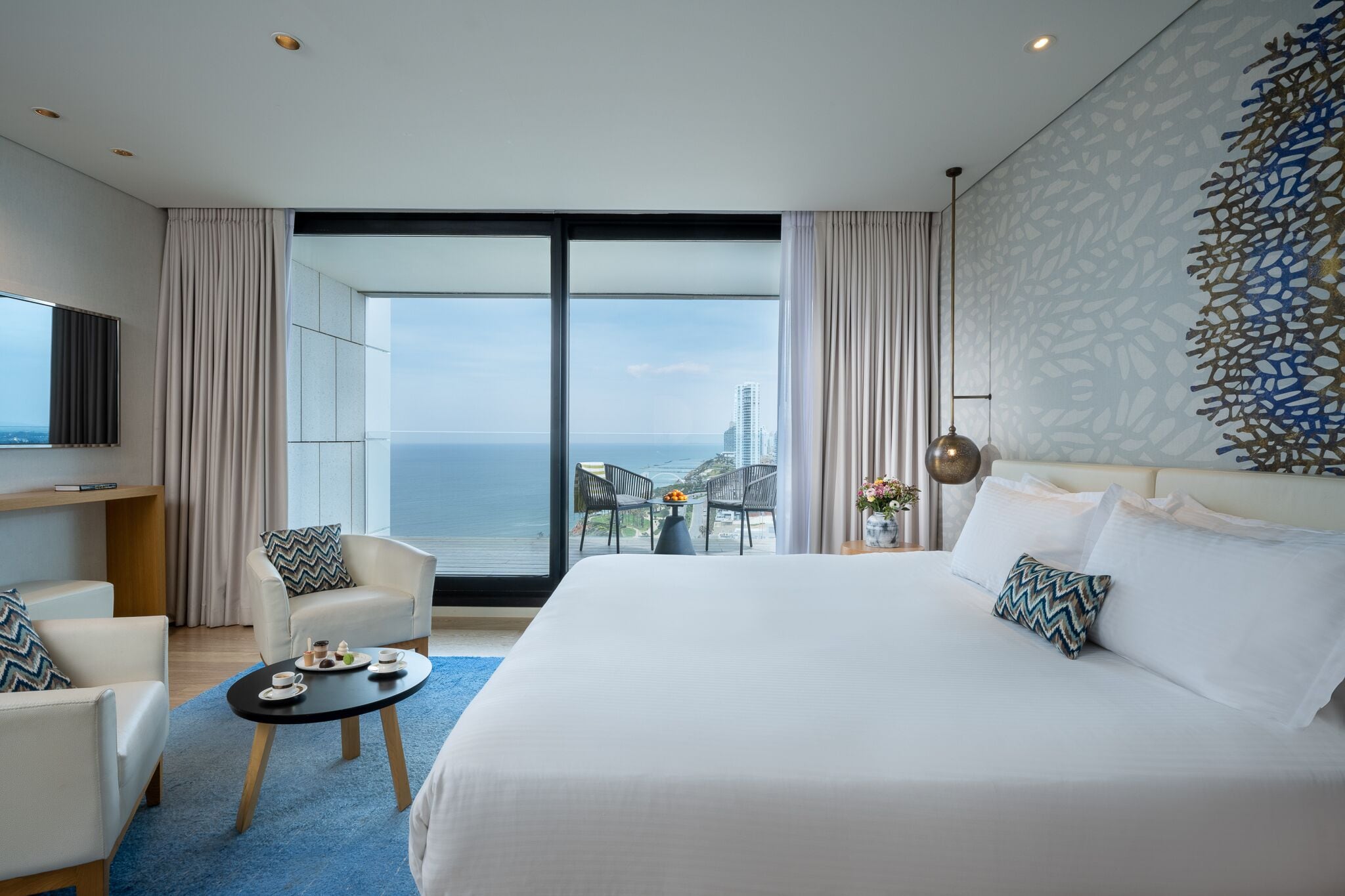 premium double or twin room, balcony, sea view | 1 bedroom, minibar, in-room safe, desk