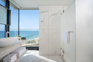 Executive Suite, 1 Bedroom, Balcony, Sea View | Bathroom | Free toiletries, hair dryer, towels - Vert Lagoon Netanya By AFI Hotels (Netanya)