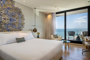 Club Double or Twin Room, Sea View | 1 bedroom, minibar, in-room safe, desk