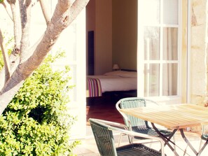 Superior-Doppelzimmer, zum Garten hin