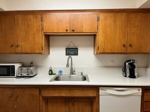 Condo, 3 Bedrooms | Private kitchen | Fridge, microwave, oven, coffee/tea maker