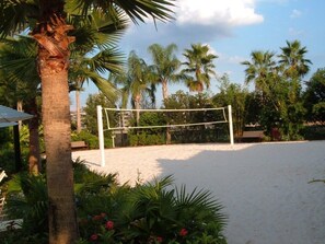 Casa, 5 habitaciones, tina (5Bed Suites Luxury Home on Reunion) | Cancha deportiva