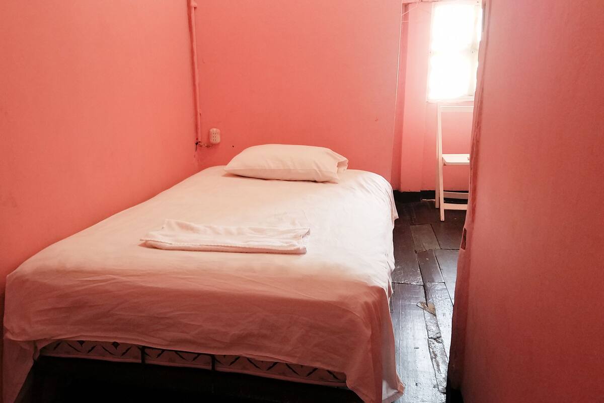 Basic Single Room, 1 Large Single Bed, Private Bathroom | Desk, free WiFi