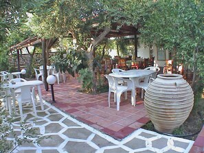 Khu ẩm thực ngoài trời