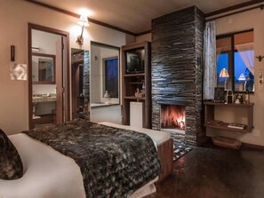 Superior Chalet (Jacuzzi) | Minibar, in-room safe, individually decorated, desk