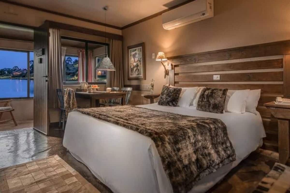 Chalet, 2 Bedrooms | 5 bedrooms, minibar, in-room safe, individually decorated