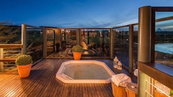 Bañera de hidromasaje al aire libre