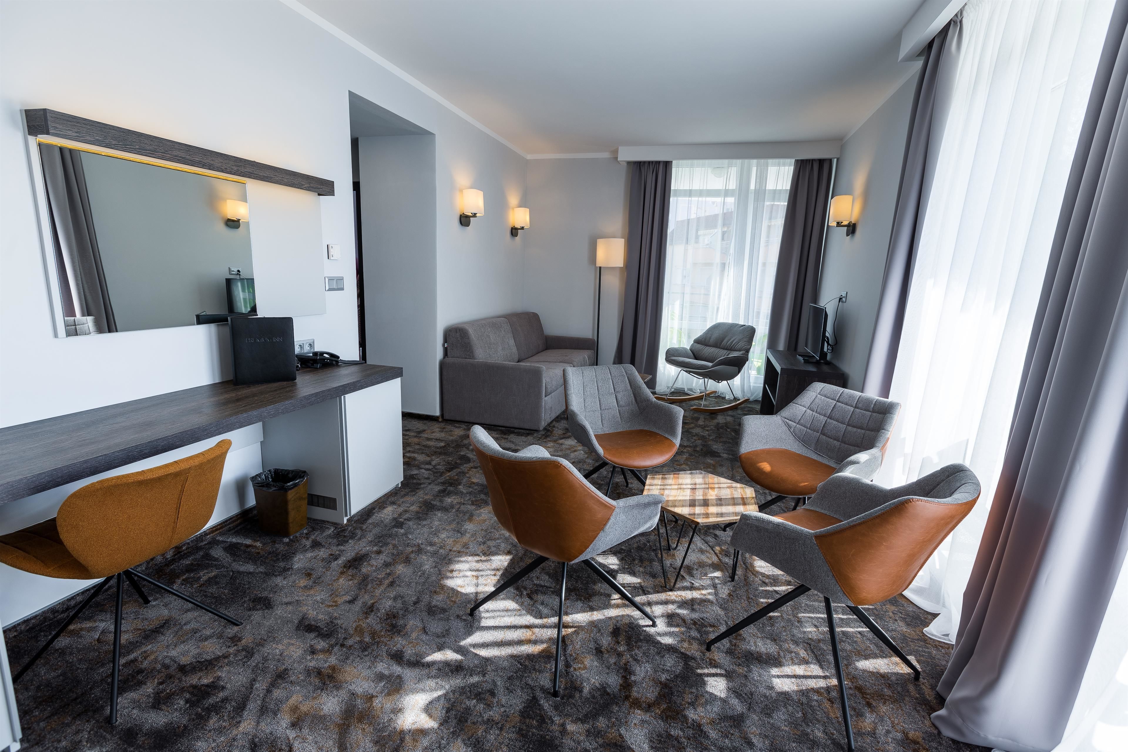 family suite, multiple beds, non smoking | frette italian sheets, premium bedding, select comfort beds, minibar