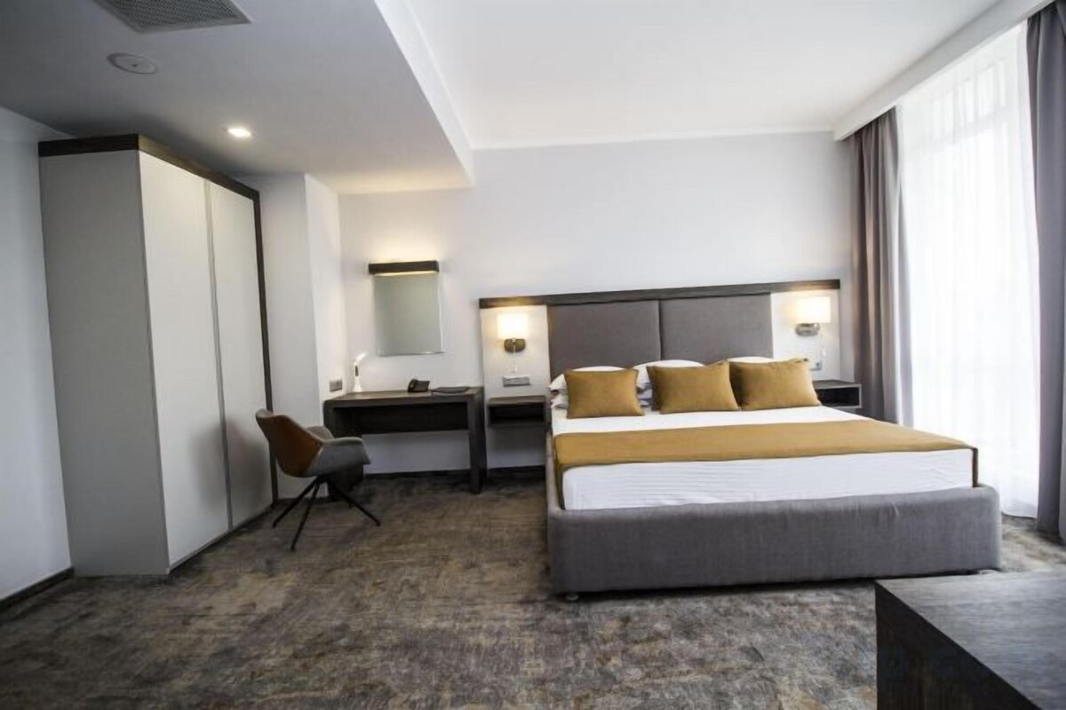 Deluxe Queen Room